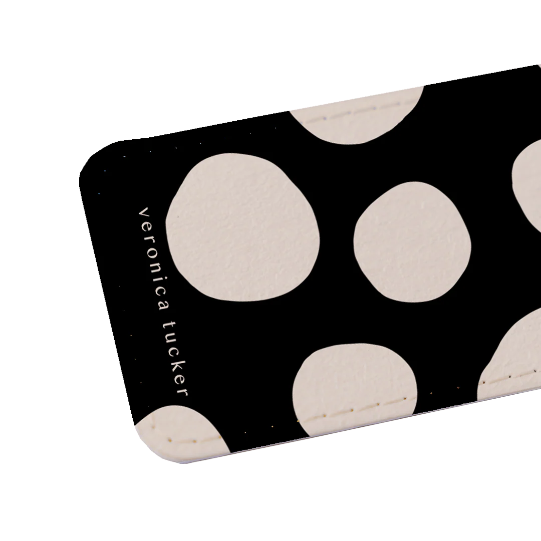 Pebbles Noir Power Adapter Skin - Image 4